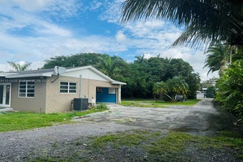 Villa ou maison à vendre à Miami, Floride: 4 chambres, 182.09 m2 № 951919 - photo 6