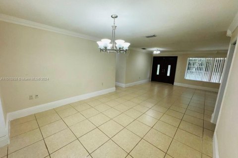 Villa ou maison à vendre à Miami, Floride: 4 chambres, 182.09 m2 № 951919 - photo 10