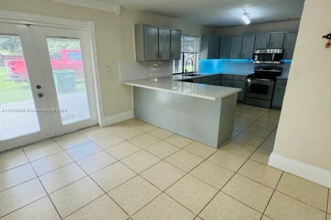 Casa en venta en Miami, Florida, 4 dormitorios, 182.09 m2 № 951919 - foto 16