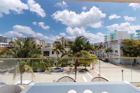 Copropriété à vendre à Miami Beach, Floride: 2 chambres, 130.25 m2 № 951965 - photo 29