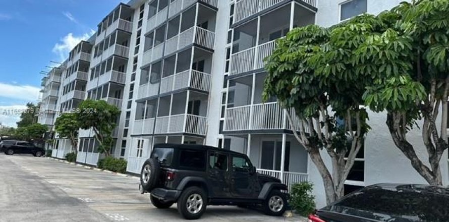 Condominio en North Miami Beach, Florida, 1 dormitorio  № 1347757