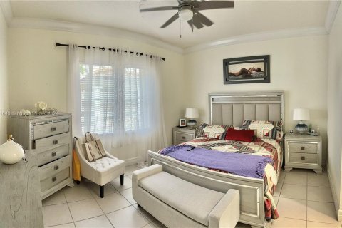 House in Miami Lakes, Florida 4 bedrooms, 174.1 sq.m. № 1333086 - photo 8