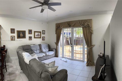 House in Miami Lakes, Florida 4 bedrooms, 174.1 sq.m. № 1333086 - photo 7