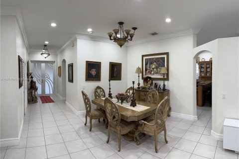 Villa ou maison à vendre à Miami Lakes, Floride: 4 chambres, 174.1 m2 № 1333086 - photo 5