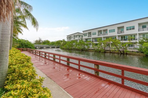 Townhouse in Wilton Manors, Florida 2 bedrooms, 165.09 sq.m. № 1182450 - photo 6