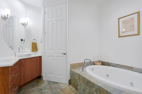 Townhouse in Wilton Manors, Florida 2 bedrooms, 165.09 sq.m. № 1182450 - photo 27