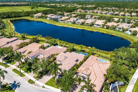 House in Palm Beach Gardens, Florida 5 bedrooms, 381.55 sq.m. № 1182359 - photo 15