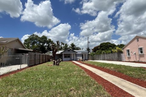 Villa ou maison à vendre à Lake Worth, Floride: 2 chambres, 91.79 m2 № 1182358 - photo 1