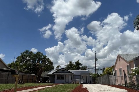 House in Lake Worth, Florida 2 bedrooms, 91.79 sq.m. № 1182358 - photo 9