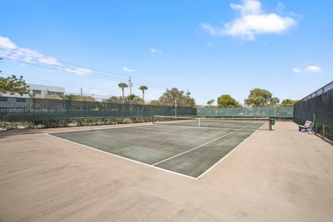 Condo in Pembroke Pines, Florida, 2 bedrooms  № 1102708 - photo 29