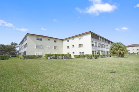 Condo in Pembroke Pines, Florida, 2 bedrooms  № 1102708 - photo 16