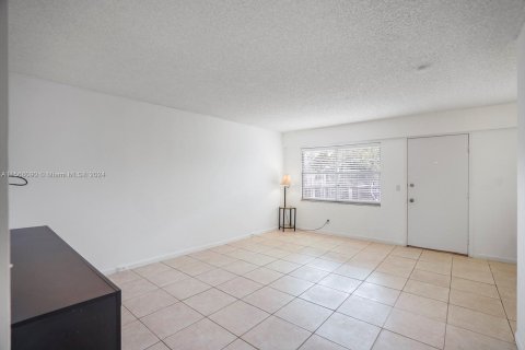 Copropriété à vendre à Pembroke Pines, Floride: 2 chambres, 88.63 m2 № 1102708 - photo 19