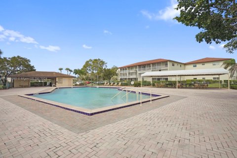 Copropriété à vendre à Pembroke Pines, Floride: 2 chambres, 88.63 m2 № 1102708 - photo 30