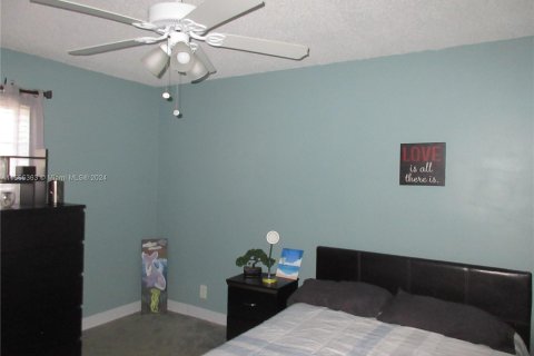 Townhouse in Hialeah, Florida 2 bedrooms, 146.97 sq.m. № 1102753 - photo 18