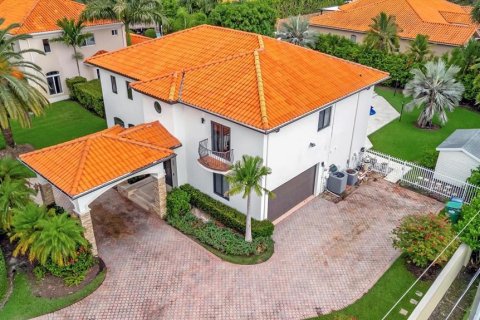 Villa ou maison à vendre à Miami, Floride: 5 chambres, 319.49 m2 № 1339354 - photo 3