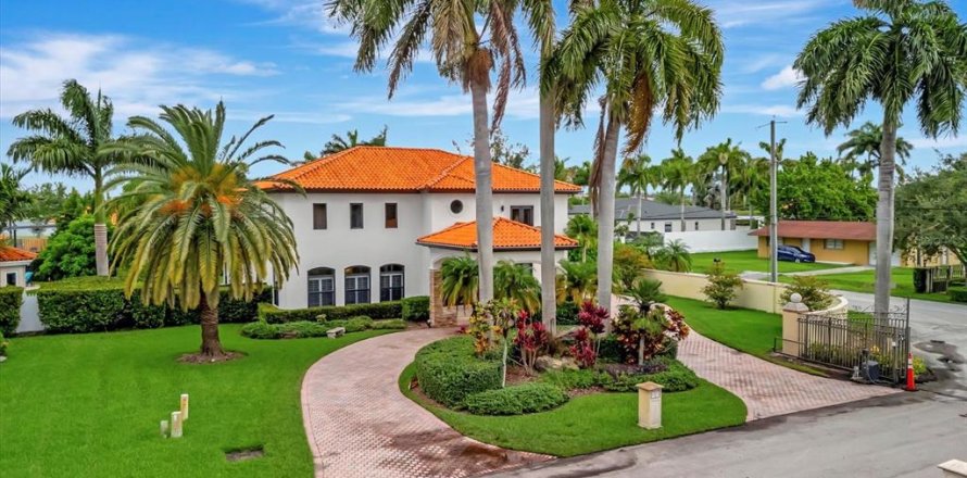 Villa ou maison à Miami, Floride 5 chambres, 319.49 m2 № 1339354