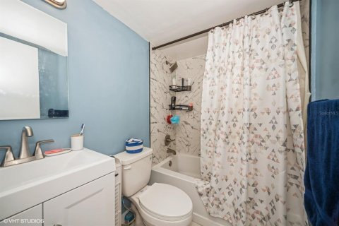 Condo in Tampa, Florida, 1 bedroom  № 1406897 - photo 12