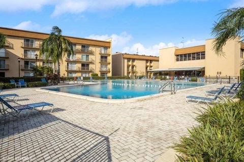 Condo in Tampa, Florida, 1 bedroom  № 1406897 - photo 18