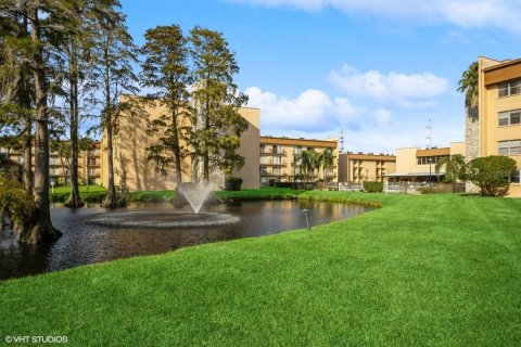 Condo in Tampa, Florida, 1 bedroom  № 1406897 - photo 16