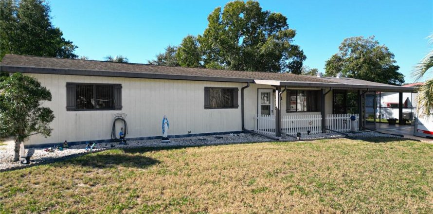 House in Ocala, Florida 2 bedrooms, 125.6 sq.m. № 1409809