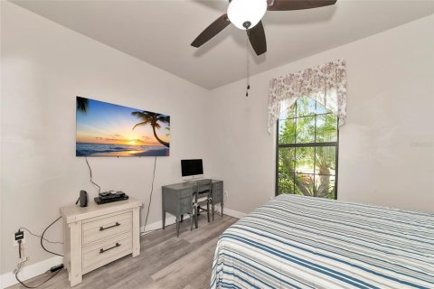 Casa en venta en North Port, Florida, 5 dormitorios, 265.42 m2 № 1280019 - foto 24