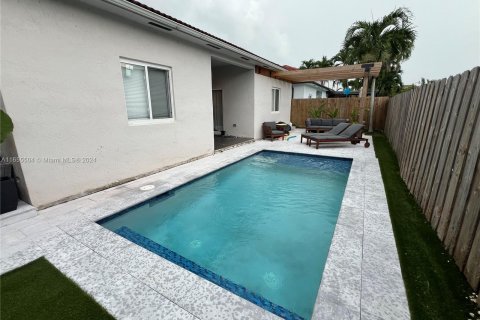 House in Miami, Florida 3 bedrooms, 159.98 sq.m. № 1354529 - photo 26