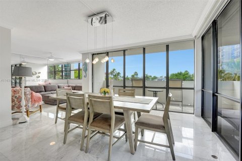 Copropriété à vendre à Hallandale Beach, Floride: 2 chambres, 117.99 m2 № 1321475 - photo 10