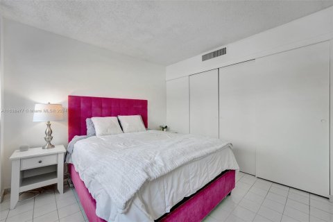 Condominio en venta en Hallandale Beach, Florida, 2 dormitorios, 117.99 m2 № 1321475 - foto 29