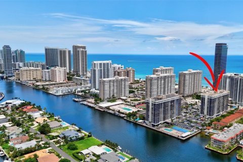 Copropriété à vendre à Hallandale Beach, Floride: 2 chambres, 117.99 m2 № 1321475 - photo 2