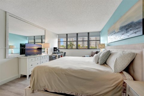 Copropriété à vendre à Hallandale Beach, Floride: 2 chambres, 117.99 m2 № 1321475 - photo 23