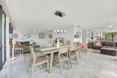 Copropriété à vendre à Hallandale Beach, Floride: 2 chambres, 117.99 m2 № 1321475 - photo 11