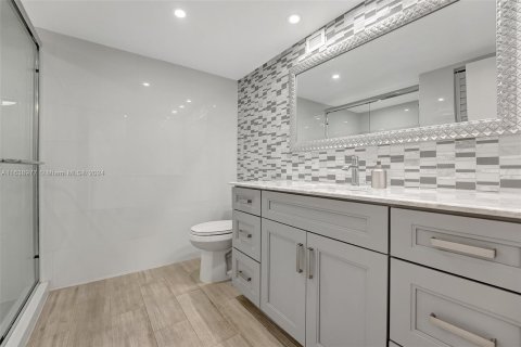 Copropriété à vendre à Hallandale Beach, Floride: 2 chambres, 117.99 m2 № 1321475 - photo 25