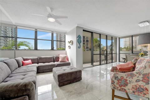 Copropriété à vendre à Hallandale Beach, Floride: 2 chambres, 117.99 m2 № 1321475 - photo 15