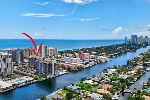 Copropriété à vendre à Hallandale Beach, Floride: 2 chambres, 117.99 m2 № 1321475 - photo 13