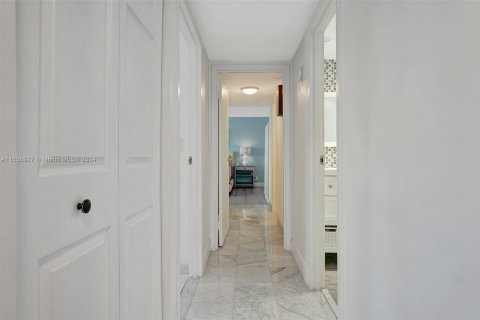 Copropriété à vendre à Hallandale Beach, Floride: 2 chambres, 117.99 m2 № 1321475 - photo 21