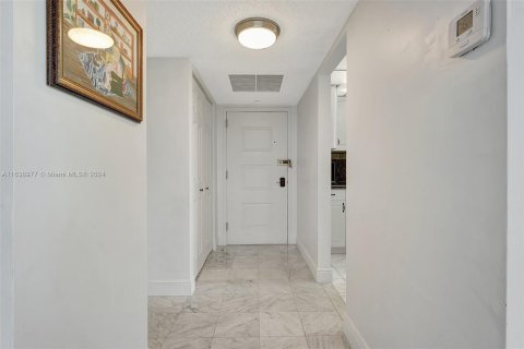 Copropriété à vendre à Hallandale Beach, Floride: 2 chambres, 117.99 m2 № 1321475 - photo 20