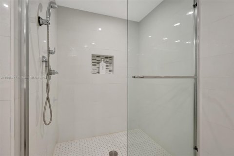 Copropriété à vendre à Hallandale Beach, Floride: 2 chambres, 117.99 m2 № 1321475 - photo 26