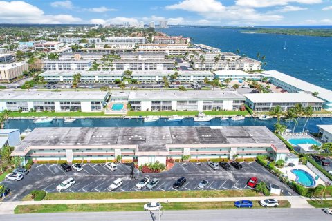 Condominio en venta en North Palm Beach, Florida, 2 dormitorios, 94.2 m2 № 1007539 - foto 13