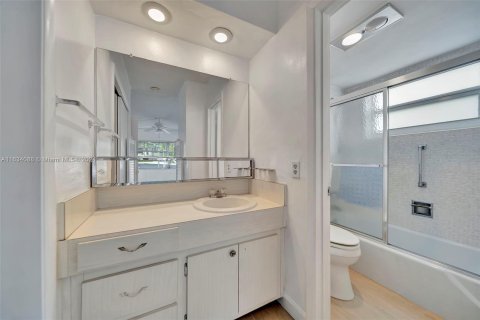 Copropriété à vendre à Hallandale Beach, Floride: 2 chambres, 97.55 m2 № 1294855 - photo 27