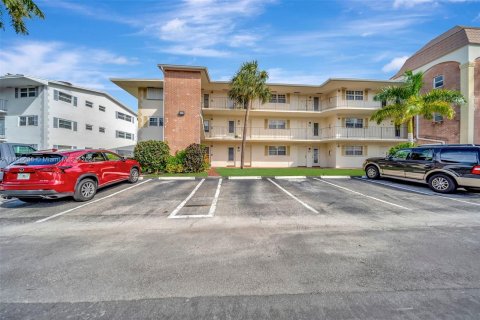 Copropriété à vendre à Hallandale Beach, Floride: 2 chambres, 97.55 m2 № 1294855 - photo 3