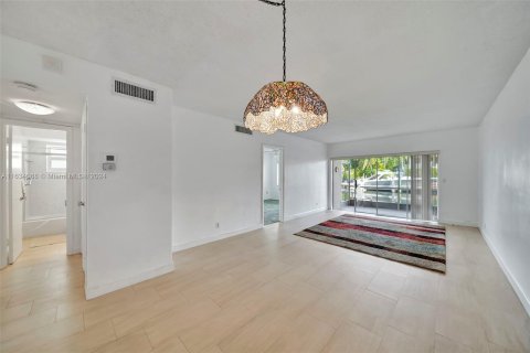 Copropriété à vendre à Hallandale Beach, Floride: 2 chambres, 97.55 m2 № 1294855 - photo 20