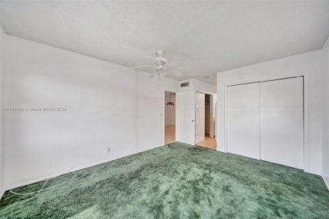 Condo in Hallandale Beach, Florida, 2 bedrooms  № 1294855 - photo 26