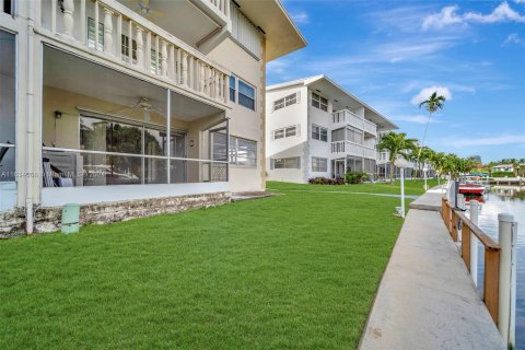 Copropriété à vendre à Hallandale Beach, Floride: 2 chambres, 97.55 m2 № 1294855 - photo 11