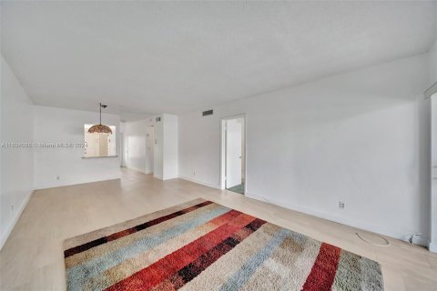 Condominio en venta en Hallandale Beach, Florida, 2 dormitorios, 97.55 m2 № 1294855 - foto 23