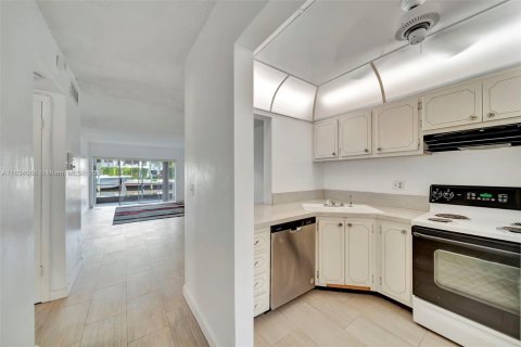 Copropriété à vendre à Hallandale Beach, Floride: 2 chambres, 97.55 m2 № 1294855 - photo 13