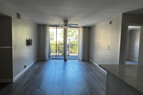 Condo in Miramar, Florida, 2 bedrooms  № 1309286 - photo 16