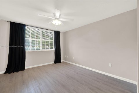 Condo in Miramar, Florida, 2 bedrooms  № 1309286 - photo 19