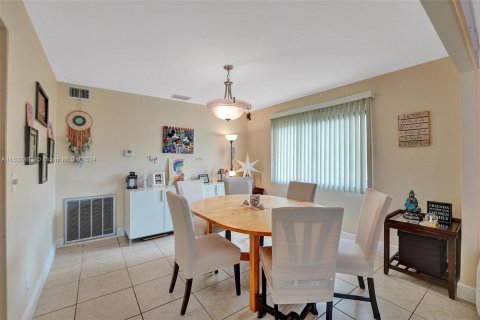 Casa en venta en Hollywood, Florida, 3 dormitorios, 182.74 m2 № 1309613 - foto 13