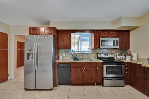 Casa en venta en Hollywood, Florida, 3 dormitorios, 182.74 m2 № 1309613 - foto 9