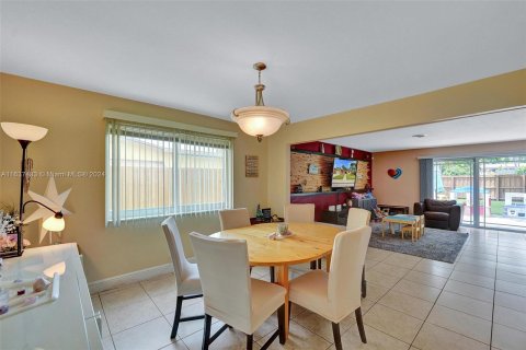 Casa en venta en Hollywood, Florida, 3 dormitorios, 182.74 m2 № 1309613 - foto 14